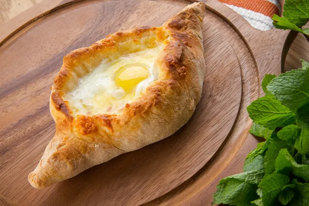 Хачапурі по-аджарськи